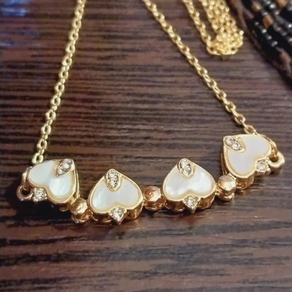 Unique Design Gold Clovers Pendant Heart Necklace 2 Ways of Wear - Picture 6 of 7